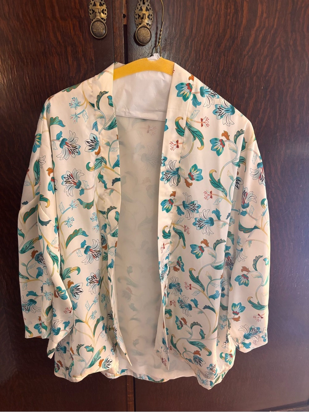 Violet & Claire Cream Floral Open-Front Blazer